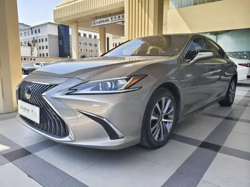 Lexus ES, 2019