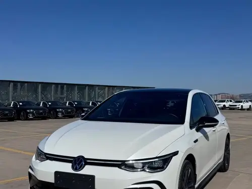 Volkswagen Golf, 2023