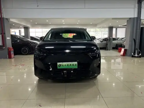 XPeng X9, 2025