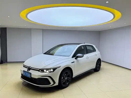 Volkswagen Golf, 2022