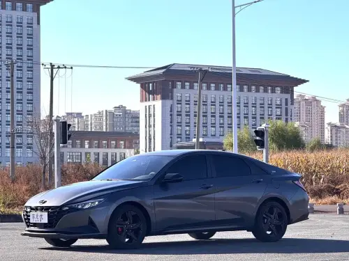 Hyundai Elantra, 2022