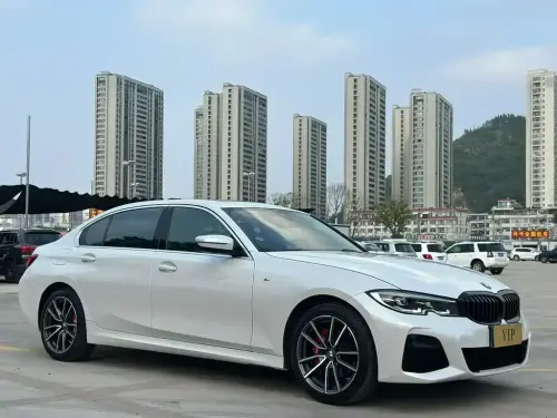 BMW 3-Series, 2022