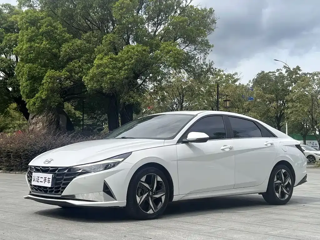 Hyundai Elantra, 2022
