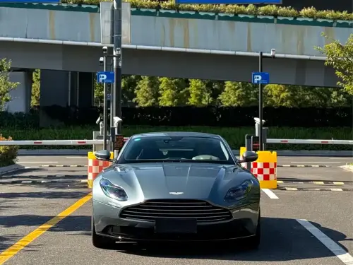 Aston Martin DB11, 2020