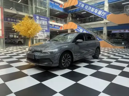 Volkswagen Golf, 2023