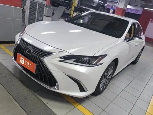 Lexus ES, 2023