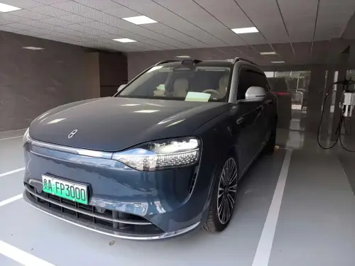 AITO M9, 2025