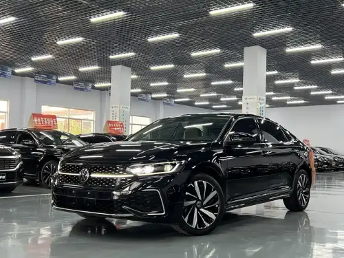 Volkswagen Passat, 2022