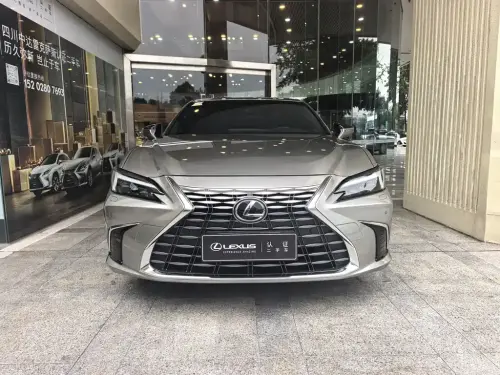 Lexus ES, 2025