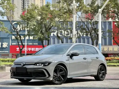 Volkswagen Golf, 2022