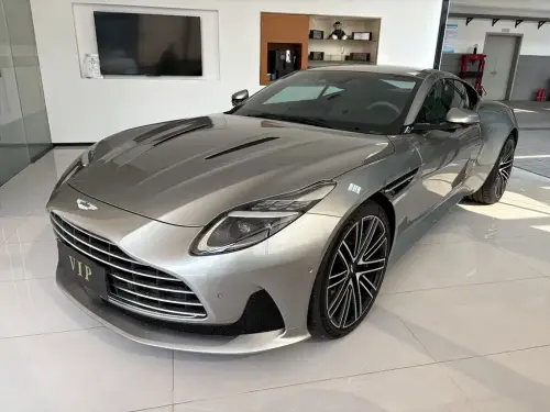 Aston Martin DB12, 2024