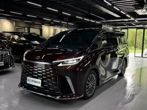 Lexus LM, 2024