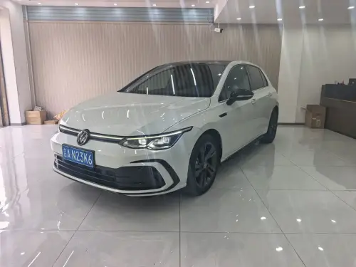 Volkswagen Golf, 2023