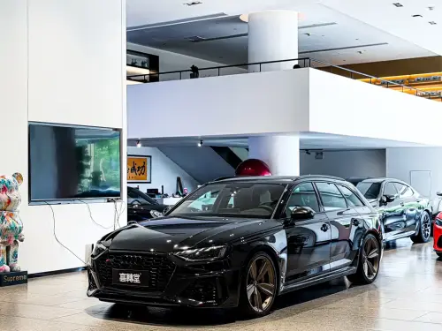 Audi RS4, 2024