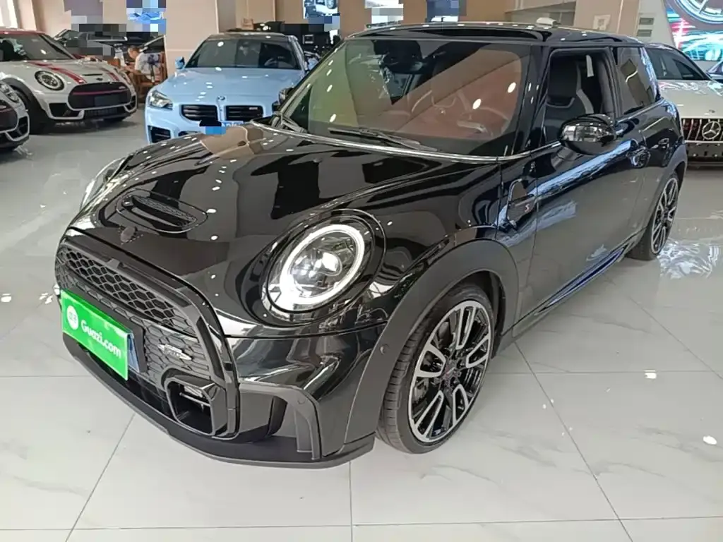 Mini MINI, 2024