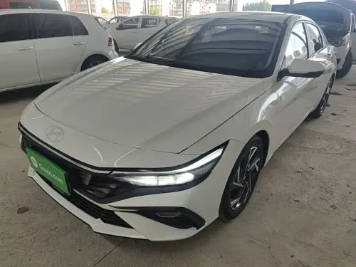 Hyundai Elantra, 2025
