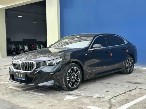 BMW 5-Series, 2025