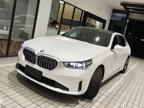 BMW 5-Series, 2024