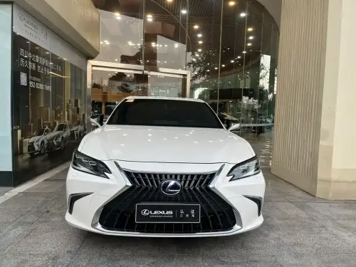 Lexus ES, 2022