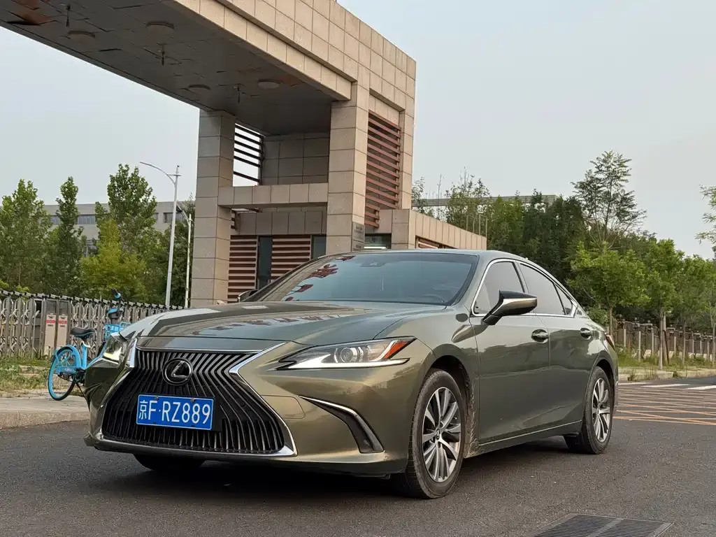 Lexus 雷克萨斯ES, 2021