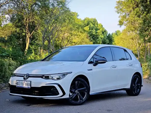 Volkswagen Golf, 2022