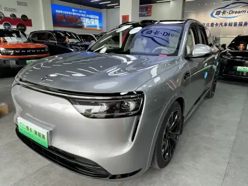 AITO M8, 2025