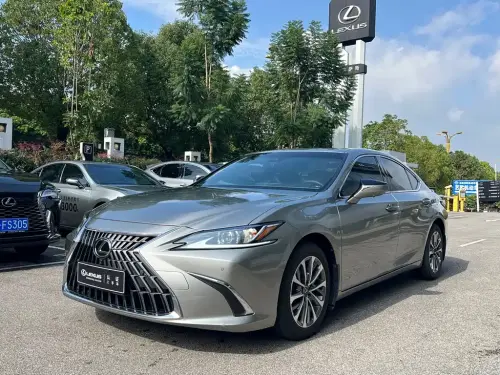 Lexus ES, 2022