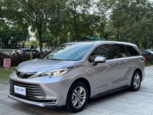 Toyota Sienna, 2025