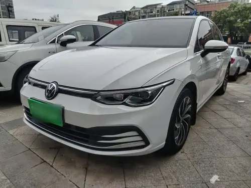 Volkswagen Golf, 2022