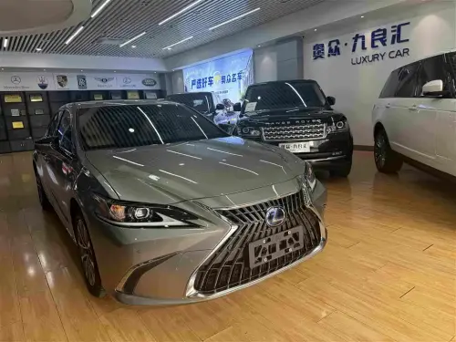 Lexus ES, 2022