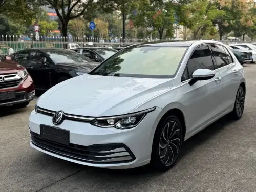 Volkswagen Golf, 2022