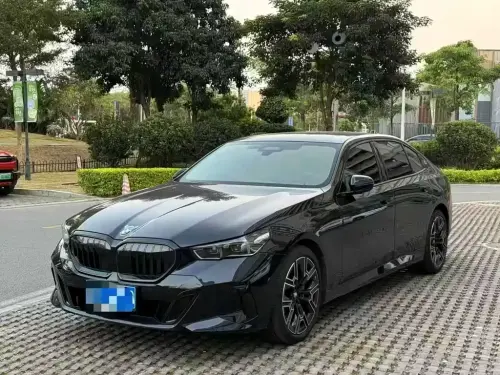 BMW 5-Series, 2025