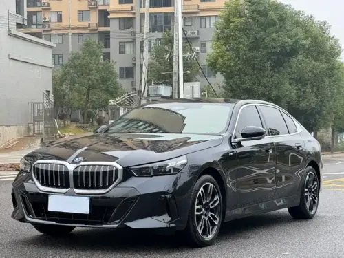 BMW 5-Series, 2025