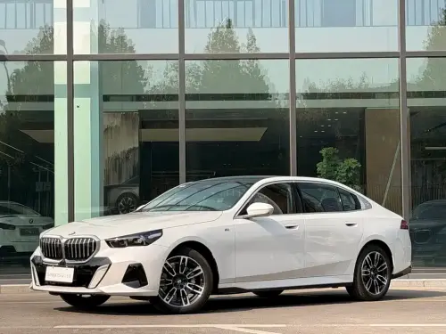 BMW 5-Series, 2025
