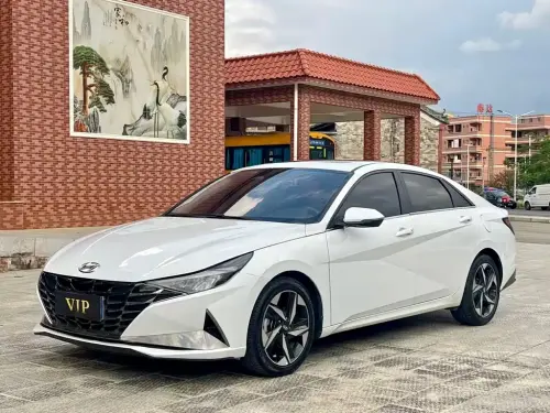 Hyundai Elantra, 2022