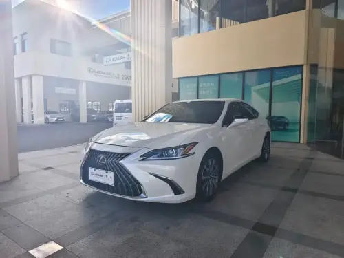 Lexus ES, 2023