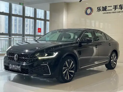 Volkswagen Passat, 2022