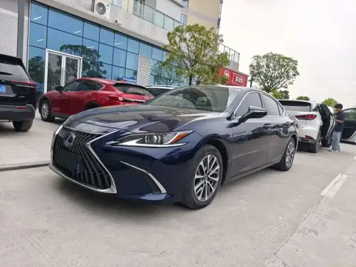 Lexus ES, 2022