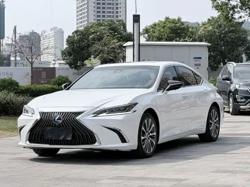 Lexus ES, 2021