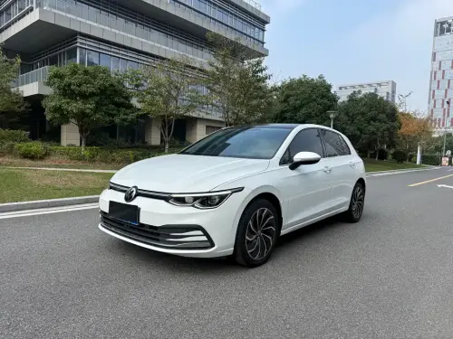 Volkswagen Golf, 2023