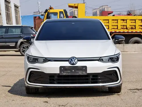 Volkswagen Golf, 2023