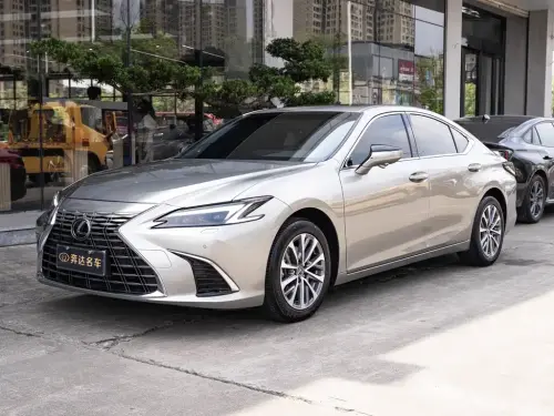 Lexus ES, 2025