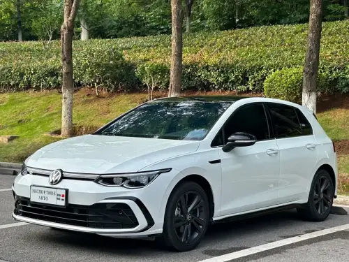 Volkswagen Golf, 2022