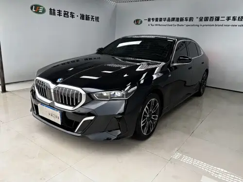 BMW 5-Series, 2024