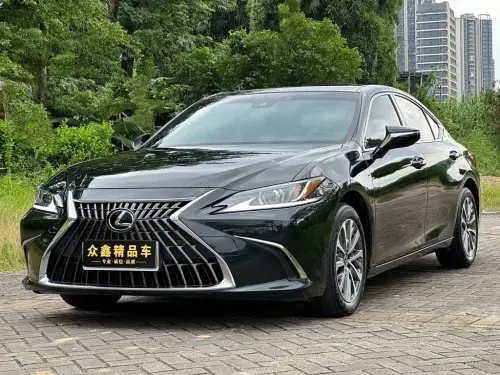 Lexus ES, 2022