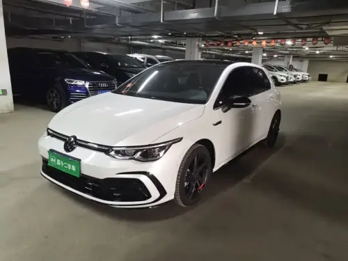 Volkswagen Golf, 2024