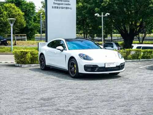 Porsche Panamera, 2023