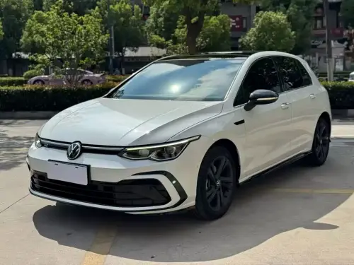 Volkswagen Golf, 2024