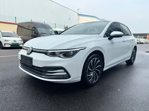 Volkswagen Golf, 2022