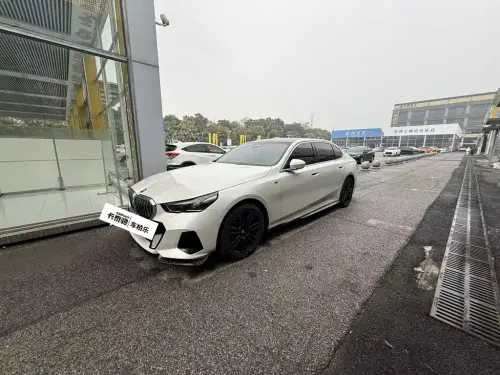 BMW 5-Series, 2024